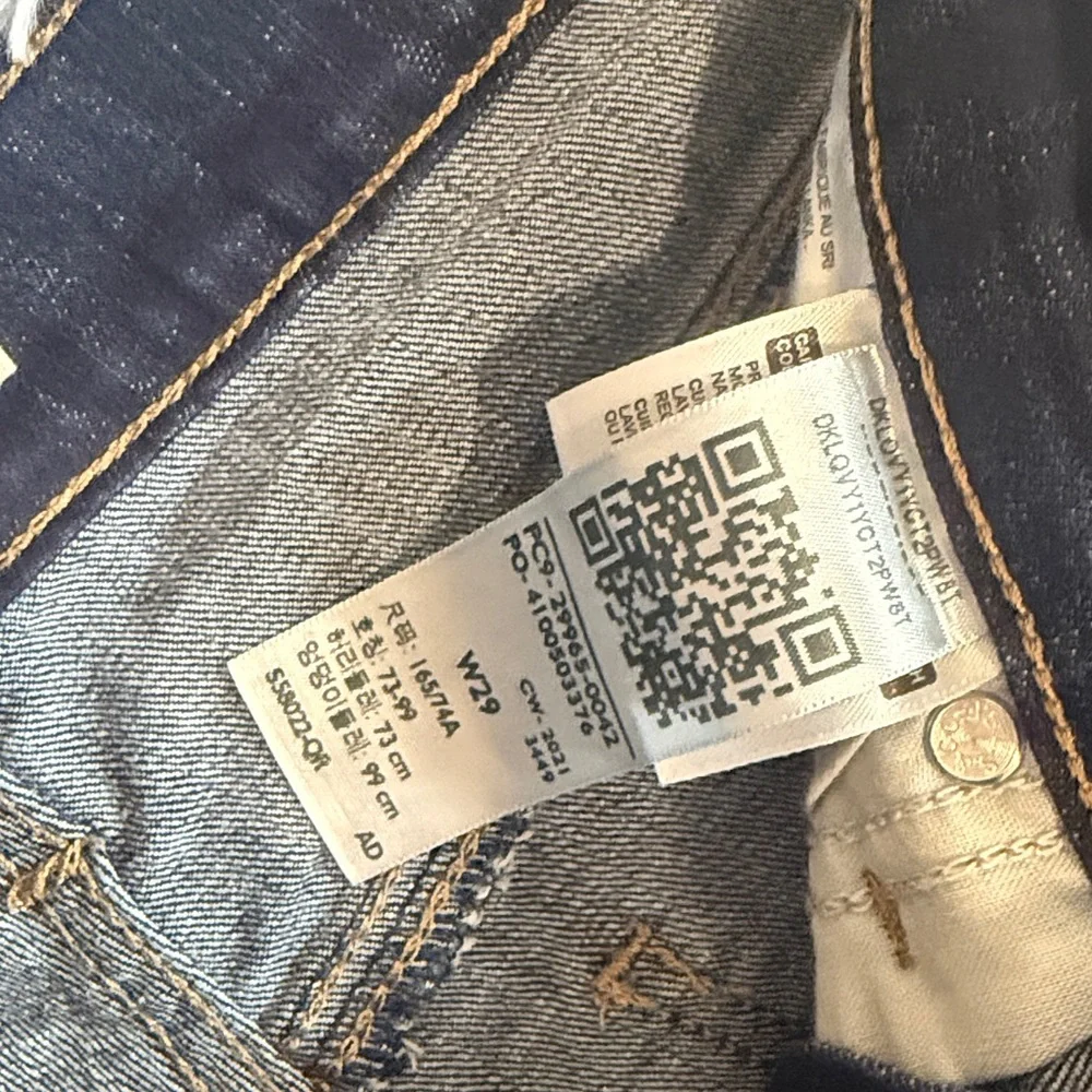 Women's Levi’s dark Blue Denim Shorts - Picture 3 of 4